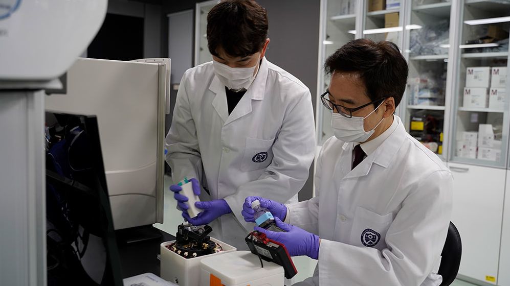 V Koreji vyvinuli přenosné zařízení na PCR testy